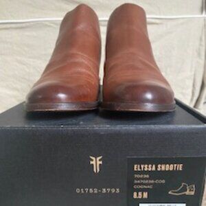 Frye Elyssa Shootie bootie Cognac